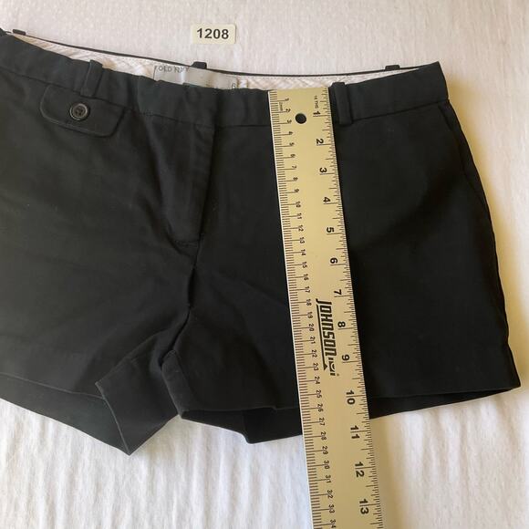 Old Navy Women’s Casual Khaki Short Shorts size 6 US, Solid Black - Picture 3 of 10